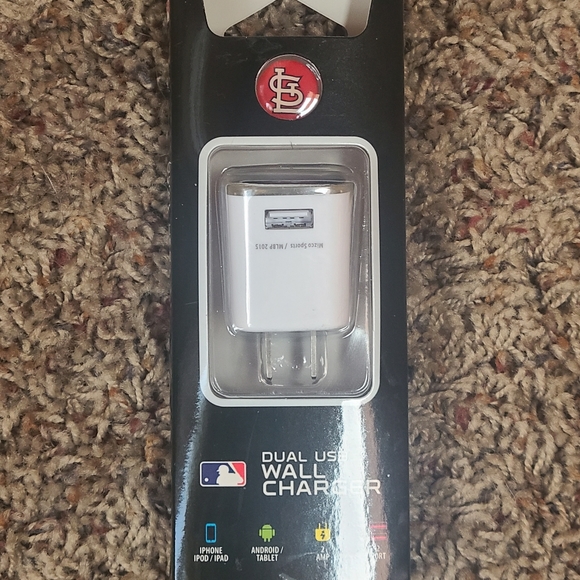 MLB St. Louis Cardinals Dual USB Wall Charger - Picture 5 of 5